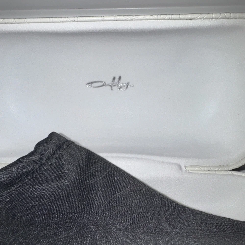 OAKLEY SIGNATURE 